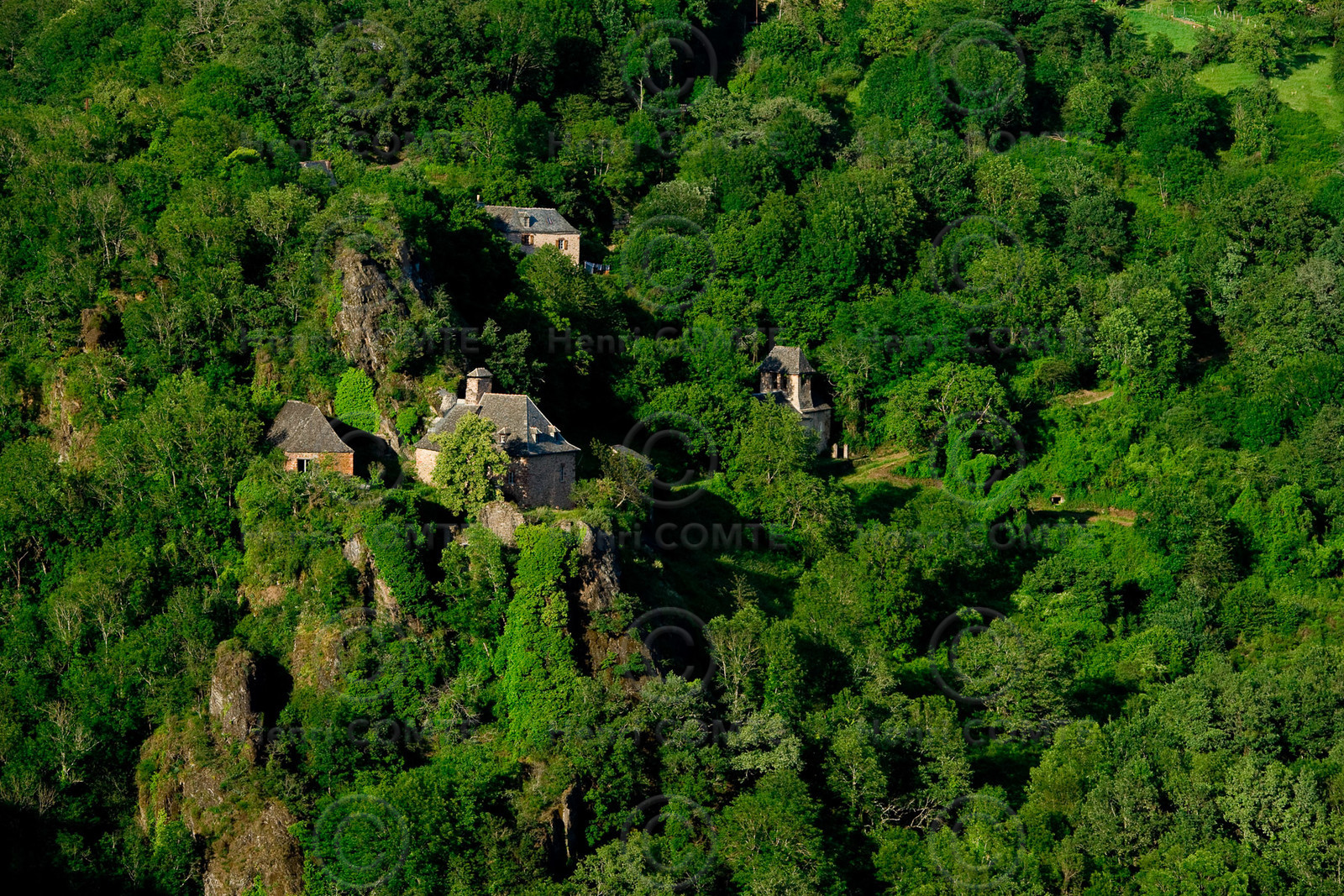Maison du hameau de Servieres, près de Vilecomtal - Aveyron
