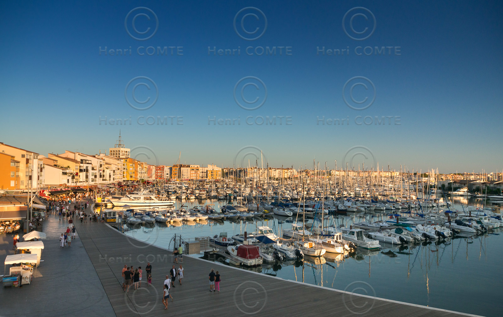 L’esplanade Racine et les quais du Cap d’Agde - Hérault - Occitanie